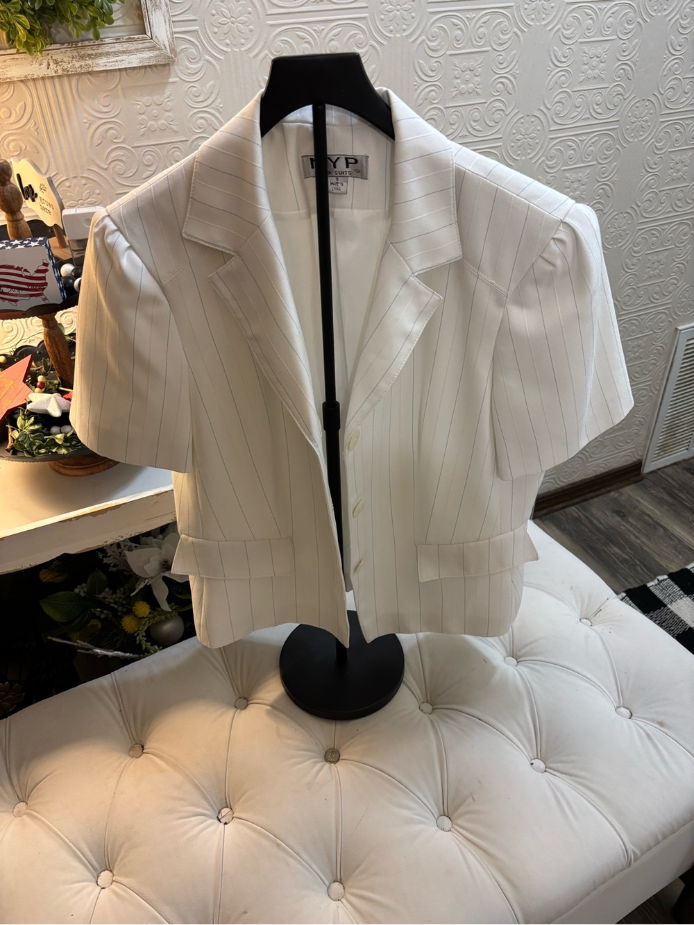 Ty Women's White Pinstripe Short-Sleeve Blazer